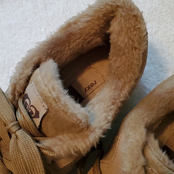 *SOLD*Roxy Shoes size 9 - Picture 4 of 10